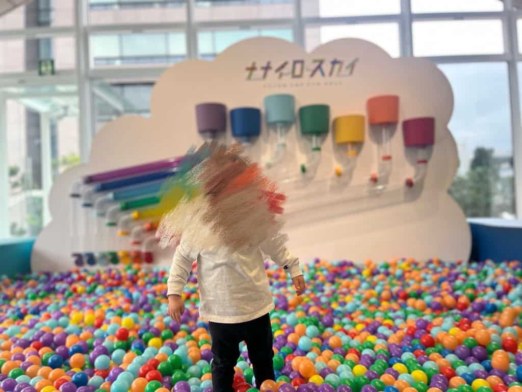 伊藤忠キッズパークで遊ぶ子ども